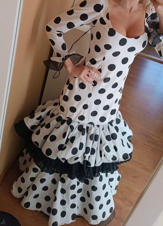 Traje de Flamenca lunares blanco y negro
