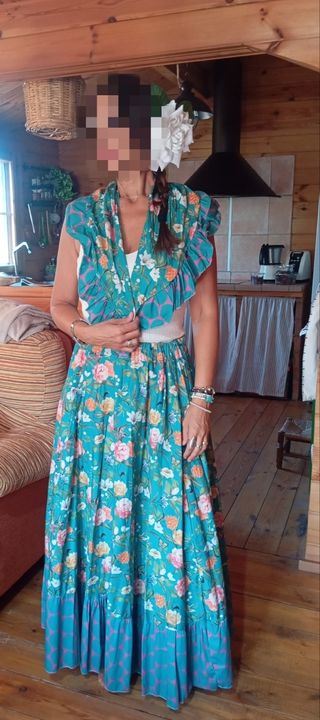 Falda Rociera con Mantoncillo. Un sólo uso