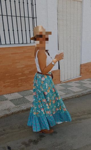 Falda Rociera con Mantoncillo. Un sólo uso