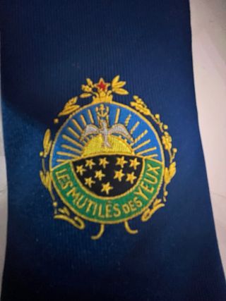 Corbata vintage con escudo Les Mutiles des Yeux
