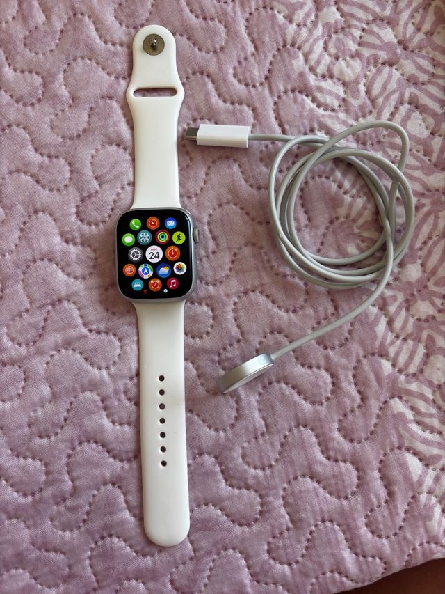 Apple Watch Blanco con Cargador
