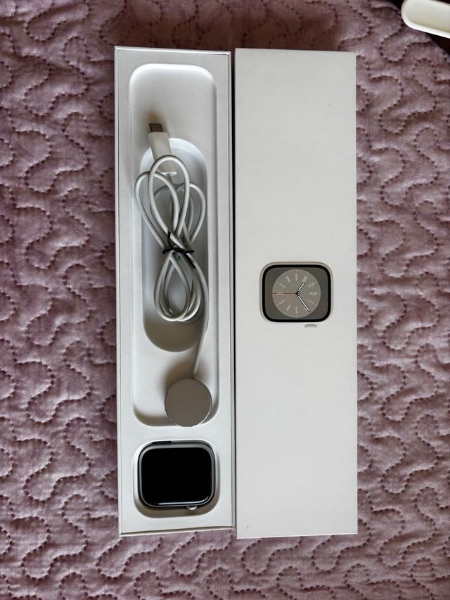 Apple Watch Blanco con Cargador