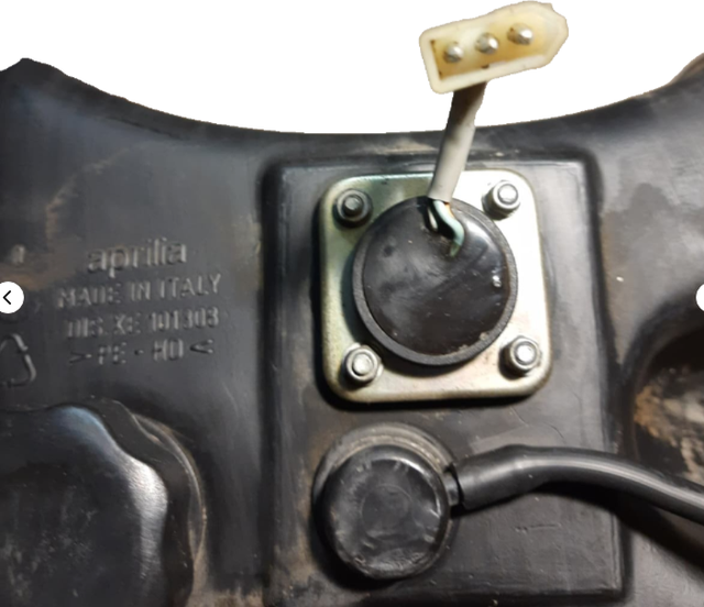 Serbatoio benzina con rubinetto Aprilia SR 50