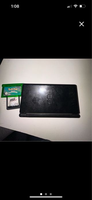 Nintendo DS con Pokémon Esmeralda y Moto Racer