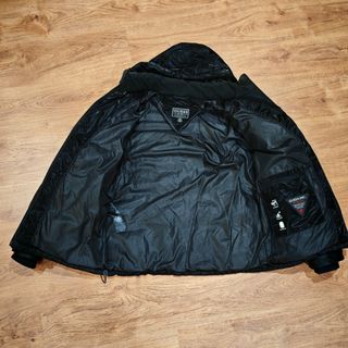 Chaqueta Guess Original Negra SOLO HOY