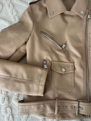 Chaqueta polipiel beige