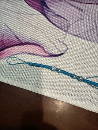 Bracciale intrecciato con ciondoli