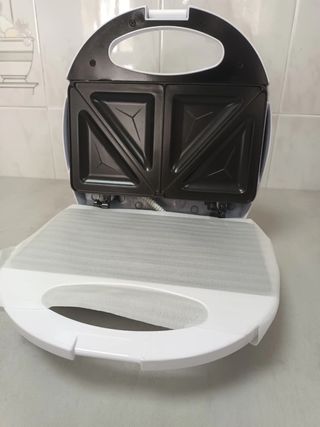 Sandwichera eléctrica 20€