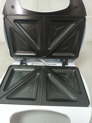 Sandwichera eléctrica 20€