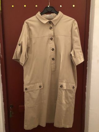 Vestido camisero gabardina elegante
