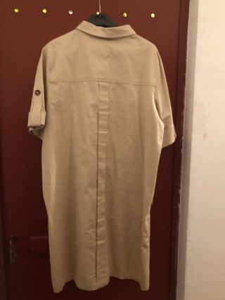 Vestido camisero gabardina elegante

