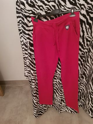 Pantalón de chándal rosa con corazón