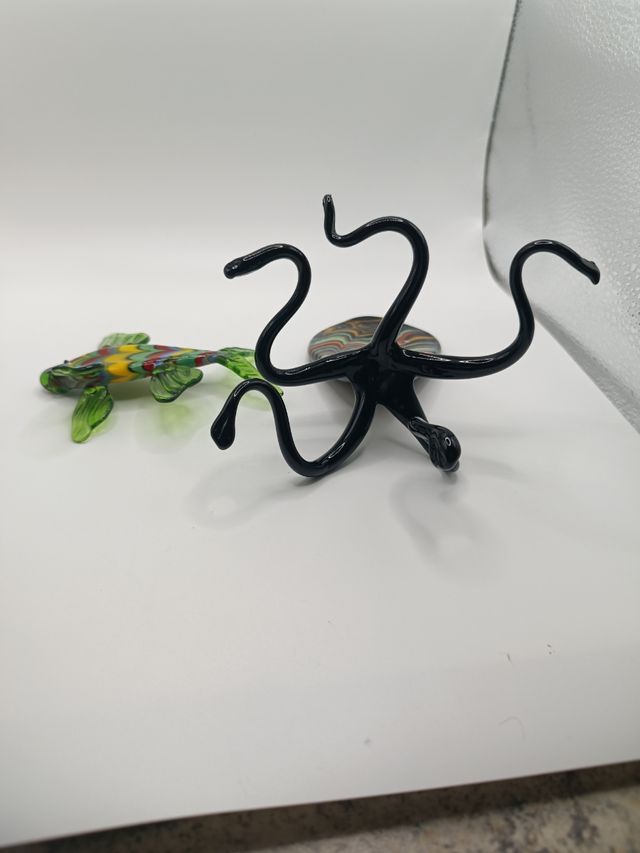 Pesce e polpo in vetro colorato