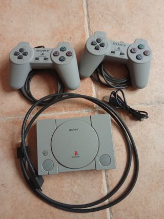 Consola PS1 gris + 2 mandos