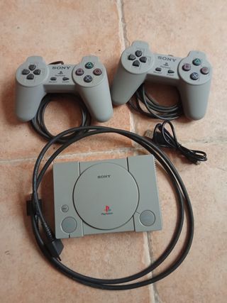 Consola PS1 gris + 2 mandos