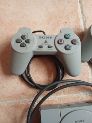 Consola PS1 gris + 2 mandos