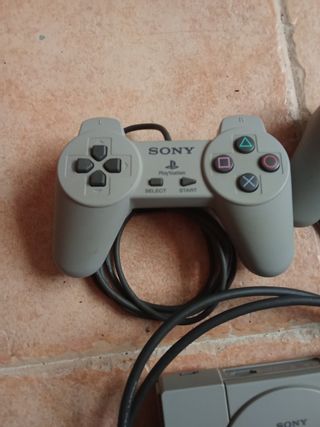 Consola PS1 gris + 2 mandos