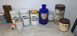 Lote de productos farmacéuticos antiguos