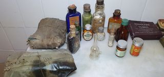 Lote de productos farmacéuticos antiguos