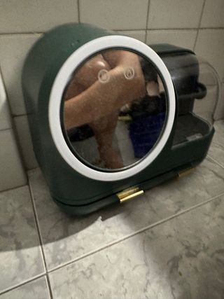 Organizador de maquillaje verde con espejo