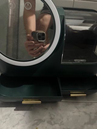 Organizador de maquillaje verde con espejo
