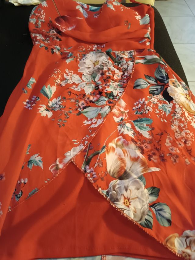 Vestido rojo floral para fiesta