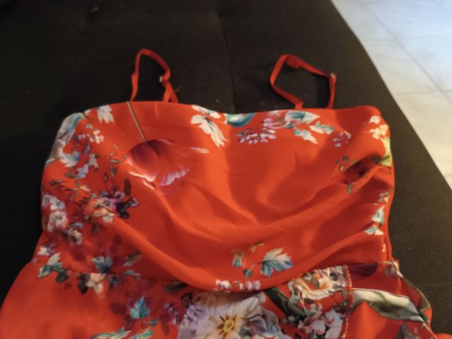 Vestido rojo floral para fiesta