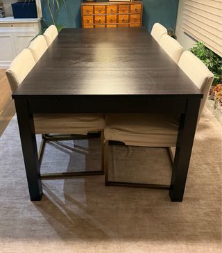 Mesa de comedor de madera