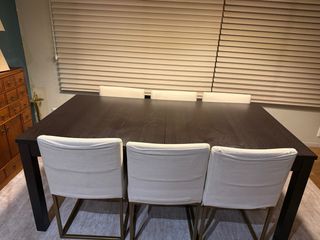 Mesa de comedor de madera