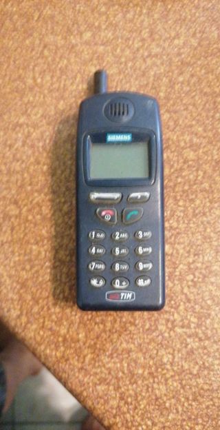 Cellulare telefoni vintage anni 2000