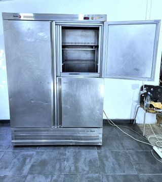 Nevera industrial expositor marca Fagor Seri snack