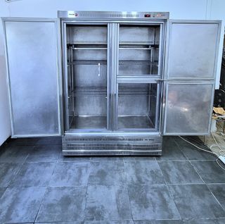 Nevera industrial expositor marca Fagor Seri snack