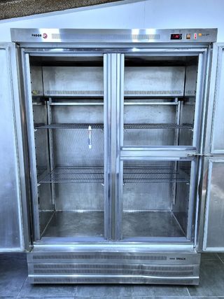 Nevera industrial expositor marca Fagor Seri snack