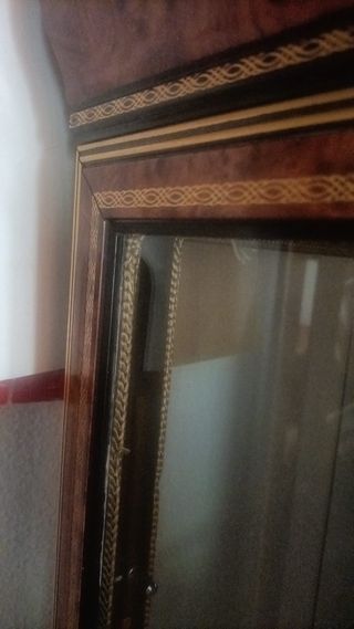  2 Vitrinas italianas  de madera y cristal
