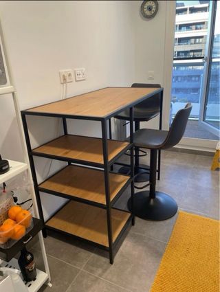 Mesa alta con 2 taburetes