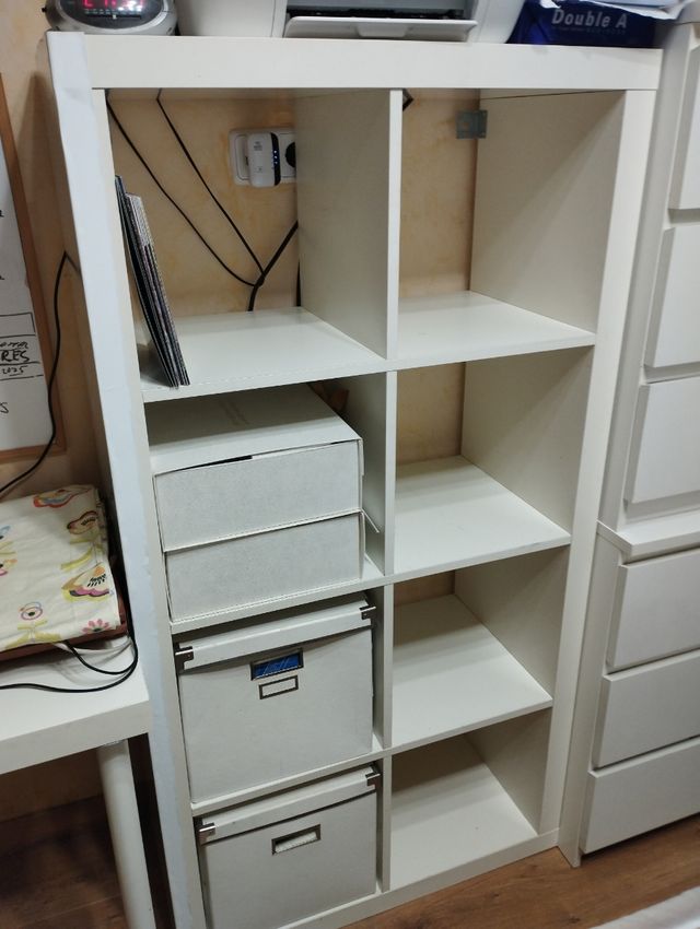 Librería modular blanca