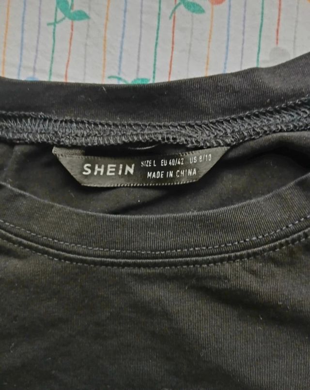 Top crop Shein stampa fuoco Tg L