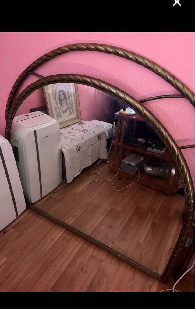 Cabecero de forja dorado con espejo