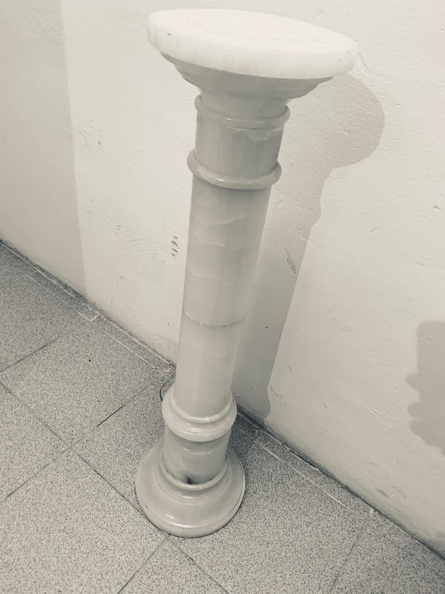 Columna de mármol blanco para punto de luz