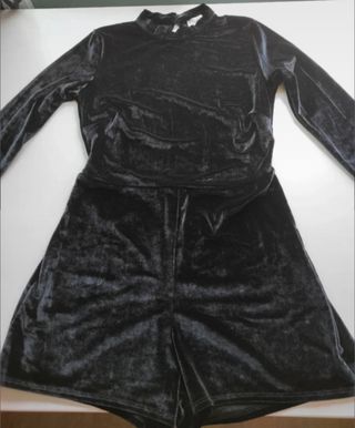 Mono de terciopelo negro