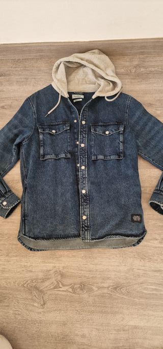 Cazadora vaquera con capucha Pull&Bear