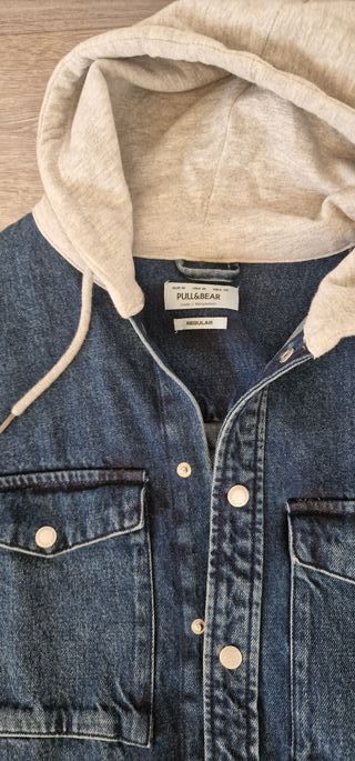 Cazadora vaquera con capucha Pull&Bear