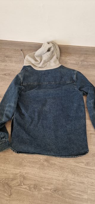 Cazadora vaquera con capucha Pull&Bear
