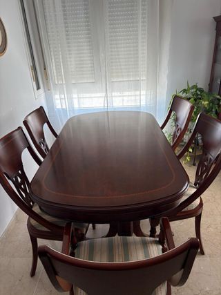 Mesa de comedor de madera con 6 sillas