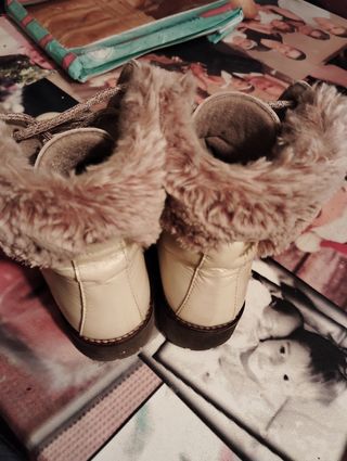 Botas beige con forro de pelo