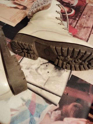 Botas beige con forro de pelo