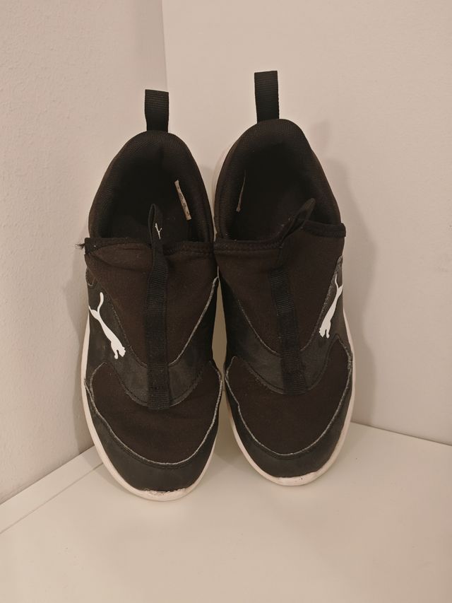 Zapatillas Puma Negras y Blancas