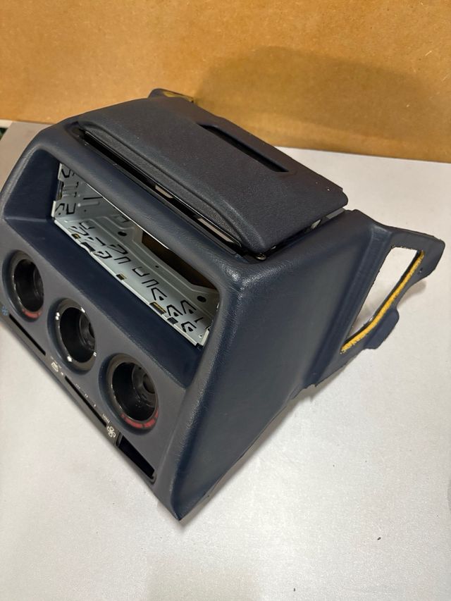 Mercedes 190 W201 consola!