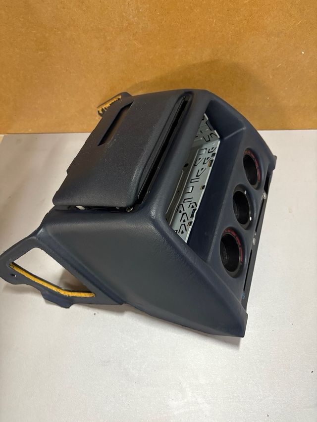 Mercedes 190 W201 consola!