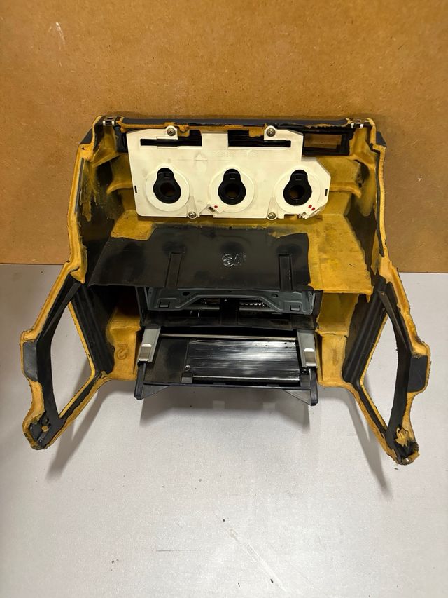 Mercedes 190 W201 consola!